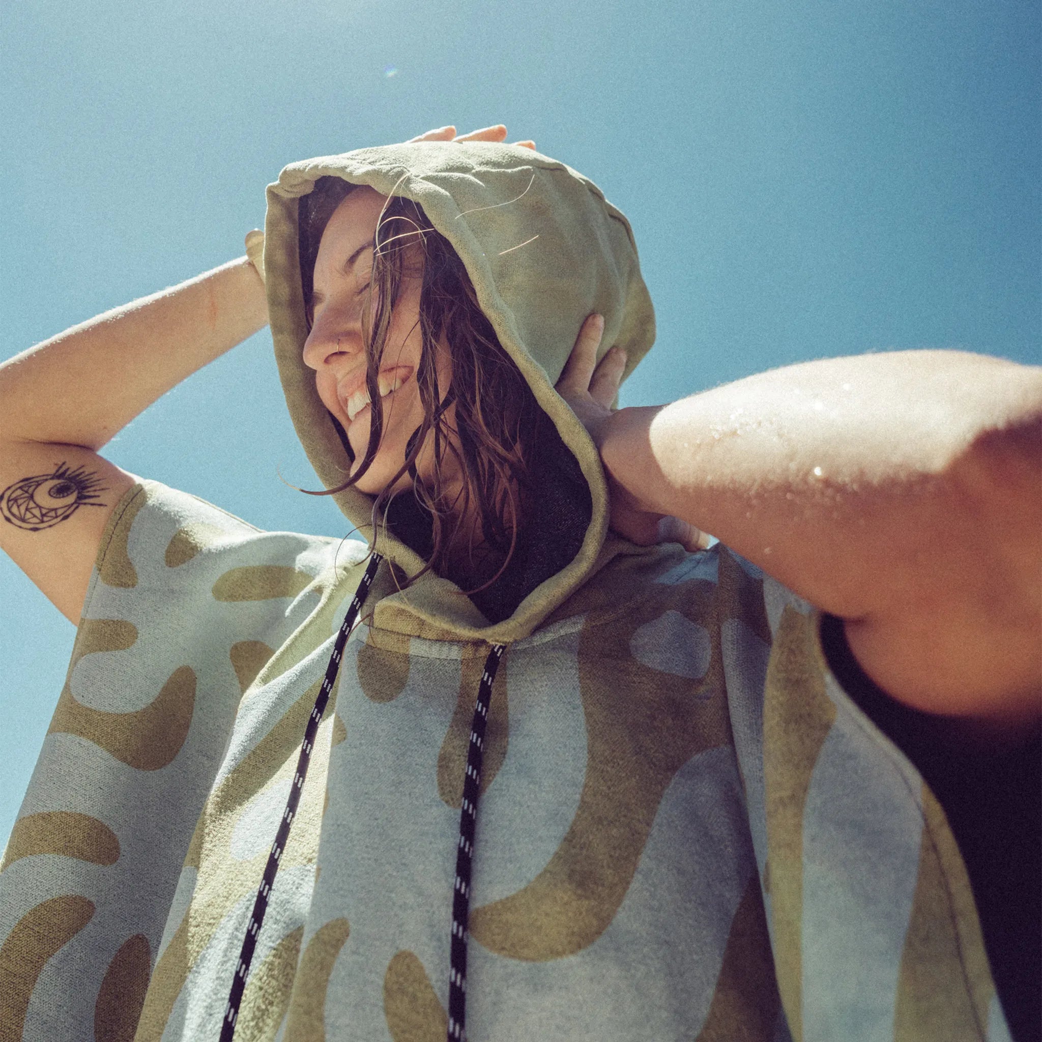 Nomadix Changing Poncho: Whirlpool Meadow Green - Pau Hana Surf Supply